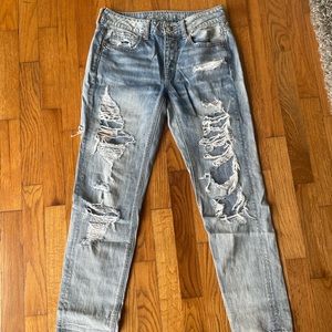 american eagle distressed mom jeans. size 2